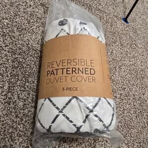 NEW NWT IEnjoy White & Gray Pattern King California King Duvet Cover & Shams Set